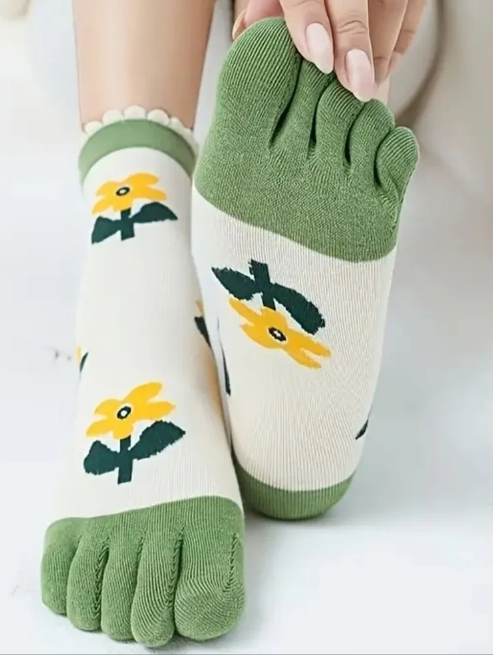 NWT 2 Pair Floral Five Toe Cotton Socks Womens SIZE  5-8